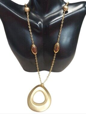N4021 Goldtone Teardrop Pendant Necklace
